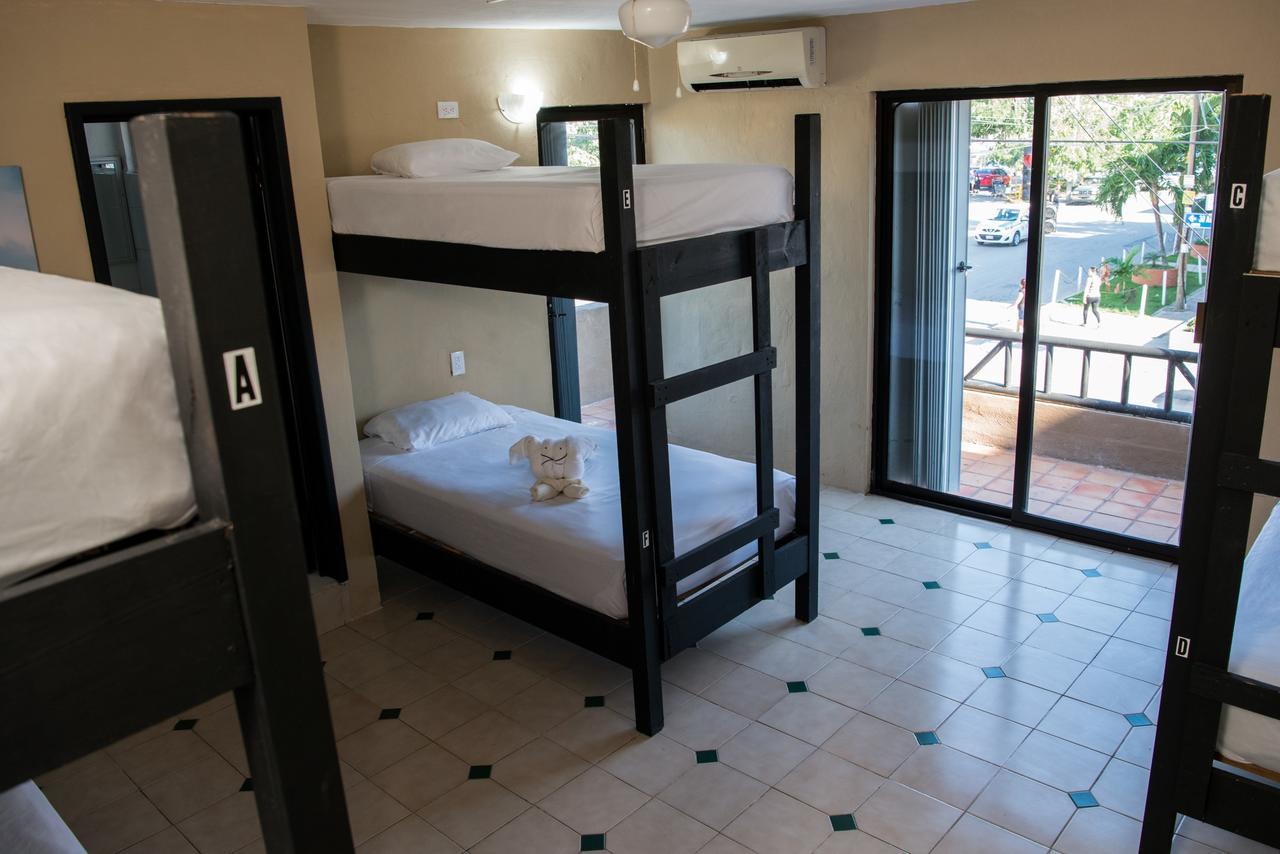 Deja Hostel Плая дел Кармен Екстериор снимка