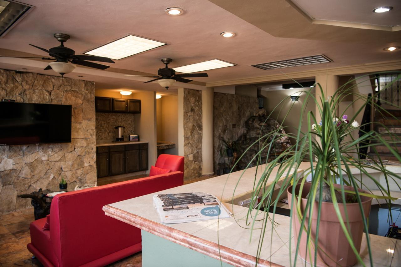 Deja Hostel Плая дел Кармен Екстериор снимка